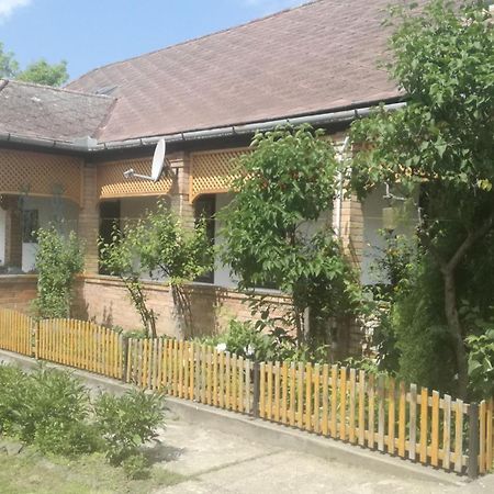 Henrietta Vendeghaz Apartment Domoszlo Exterior foto